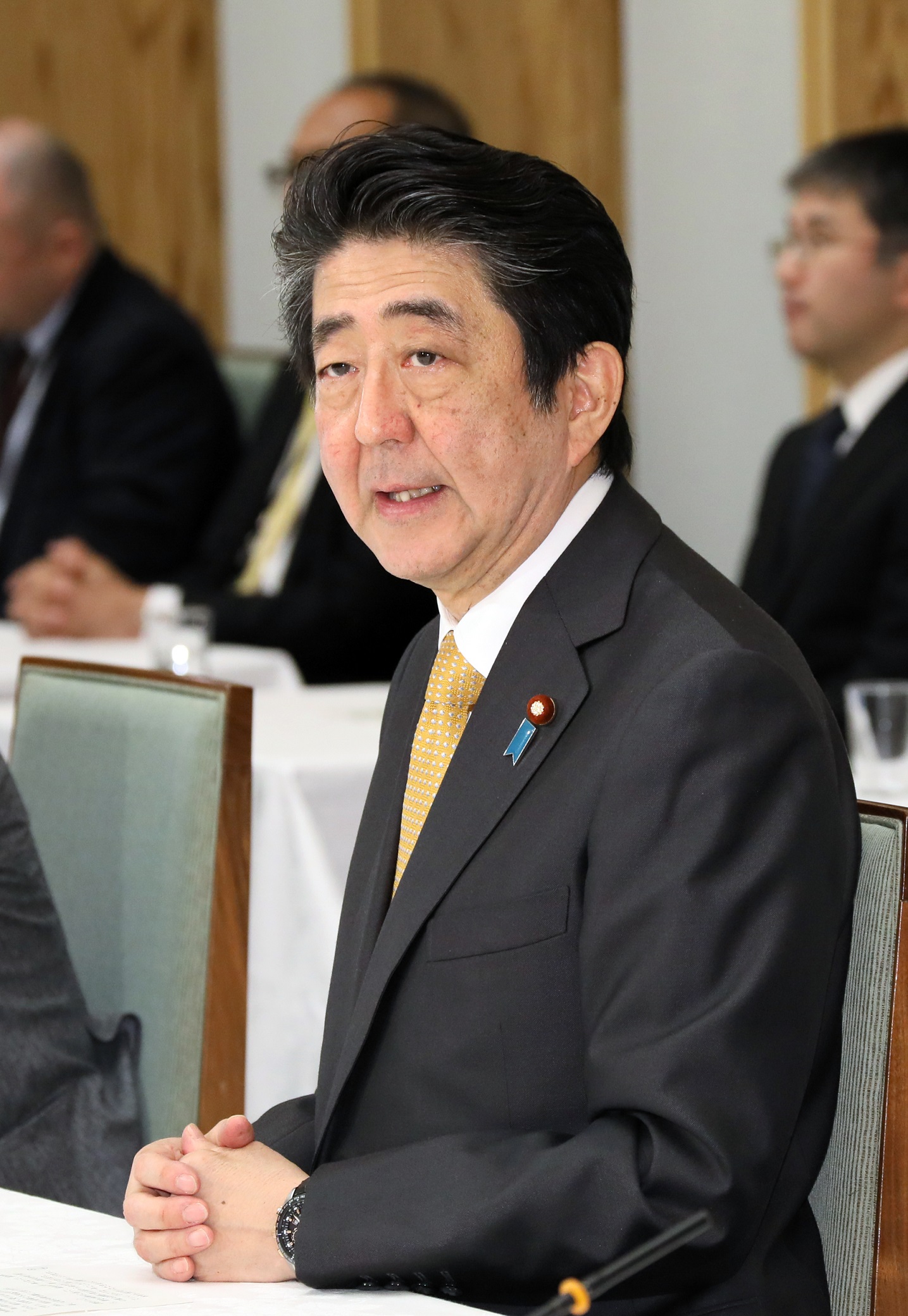 挨拶する安倍総理１