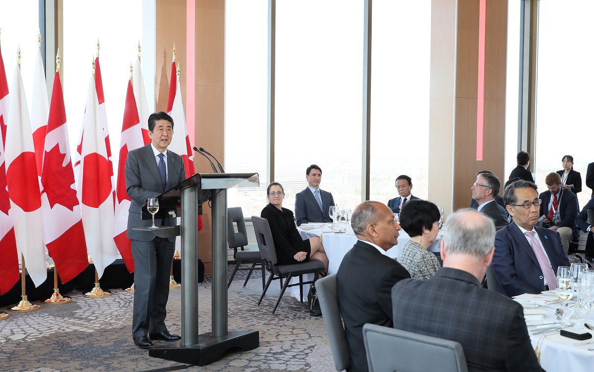 トルドー・カナダ首相主催昼食会に出席する安倍総理