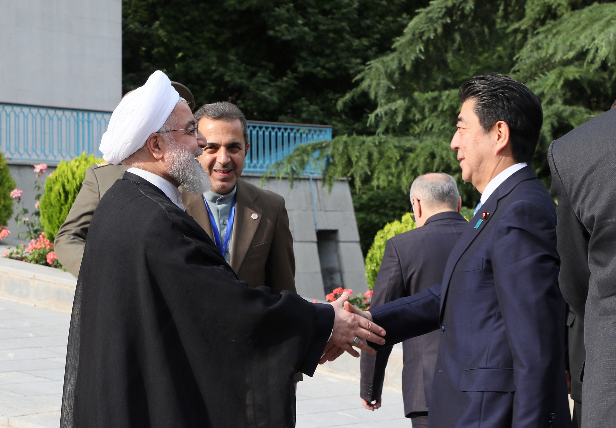 ローハニ・イラン大統領の出迎えを受ける安倍総理１