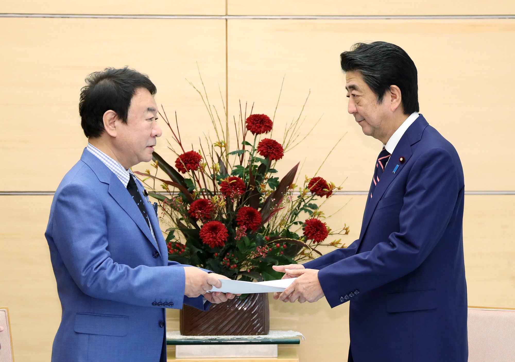 日本の尊厳と国益を護る会による提言申入れ