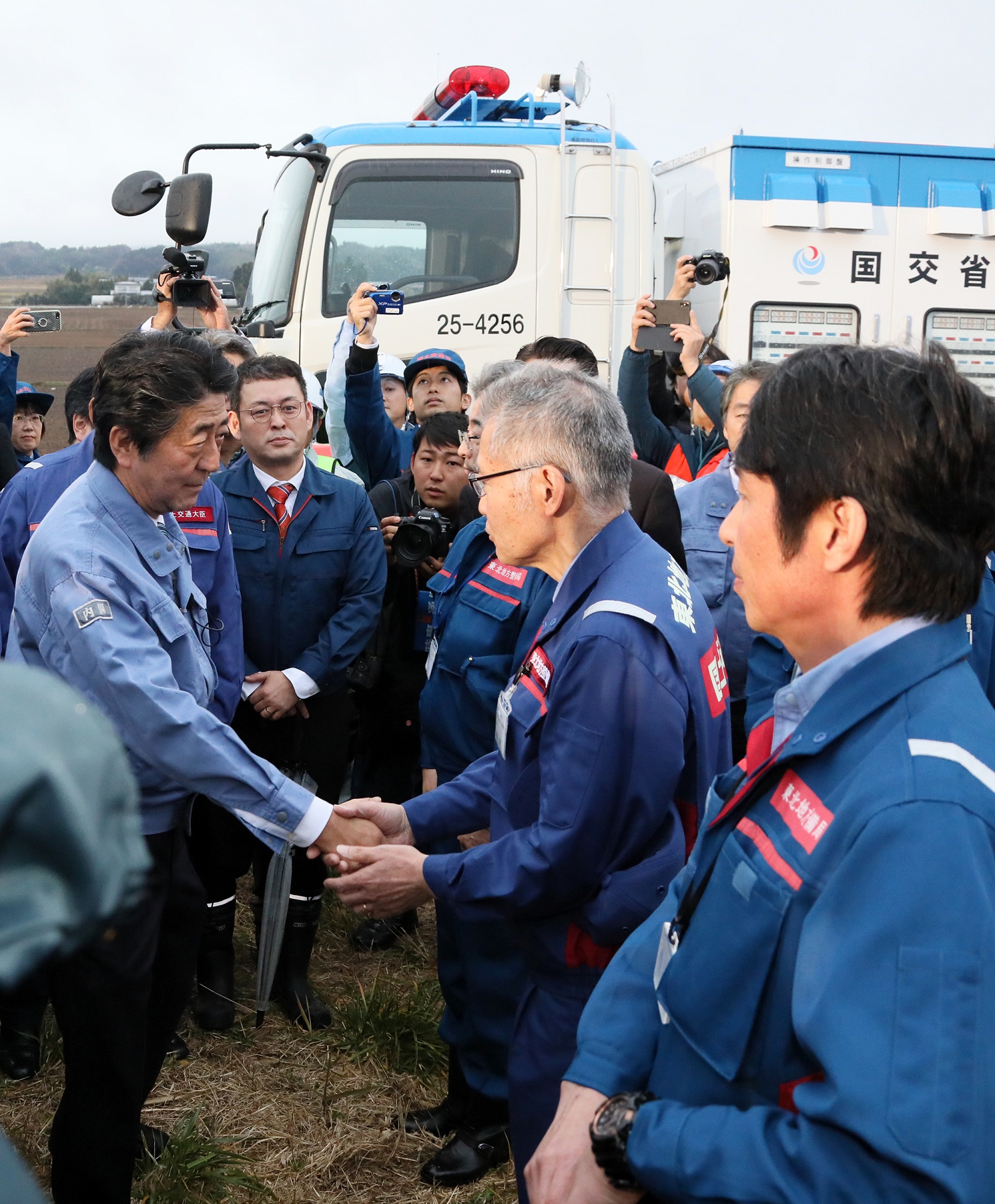 吉田川 水防災拠点を視察する安倍総理５
