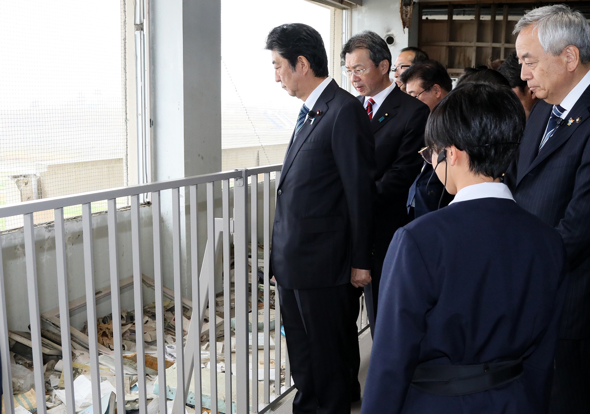 気仙沼市東日本大震災遺構を視察する安倍総理２