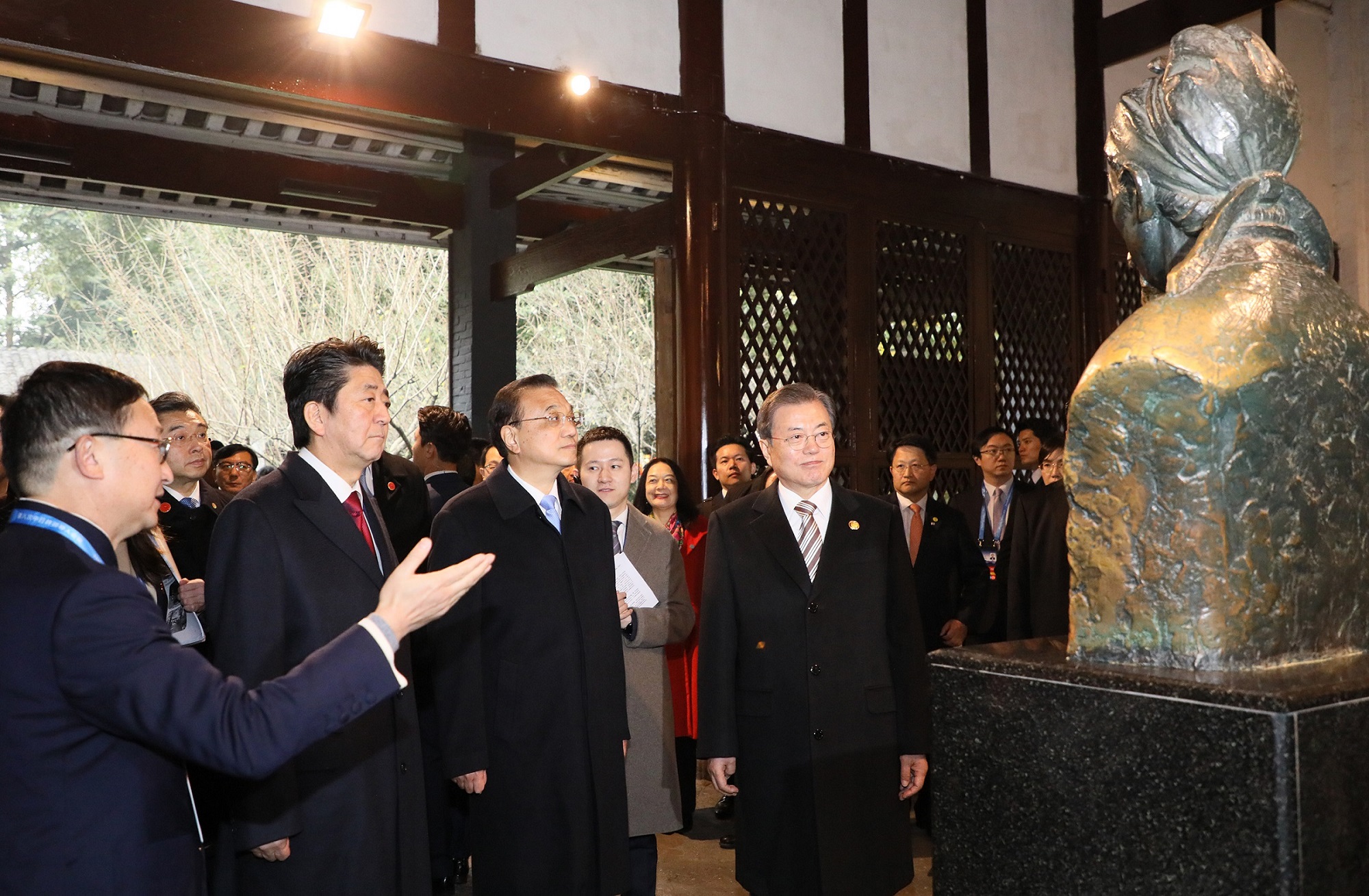 日中韓の２０周年記念式典に出席する安倍総理２