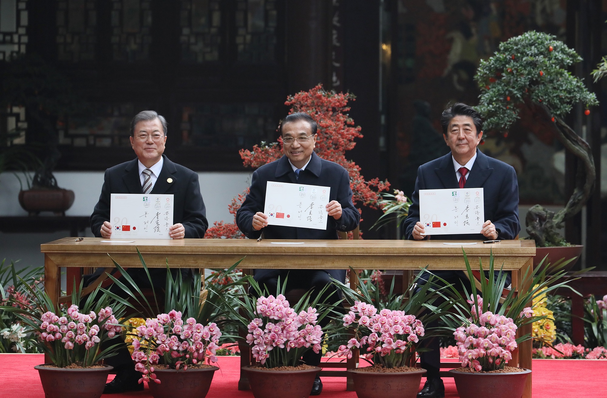 日中韓の２０周年記念式典に出席する安倍総理７