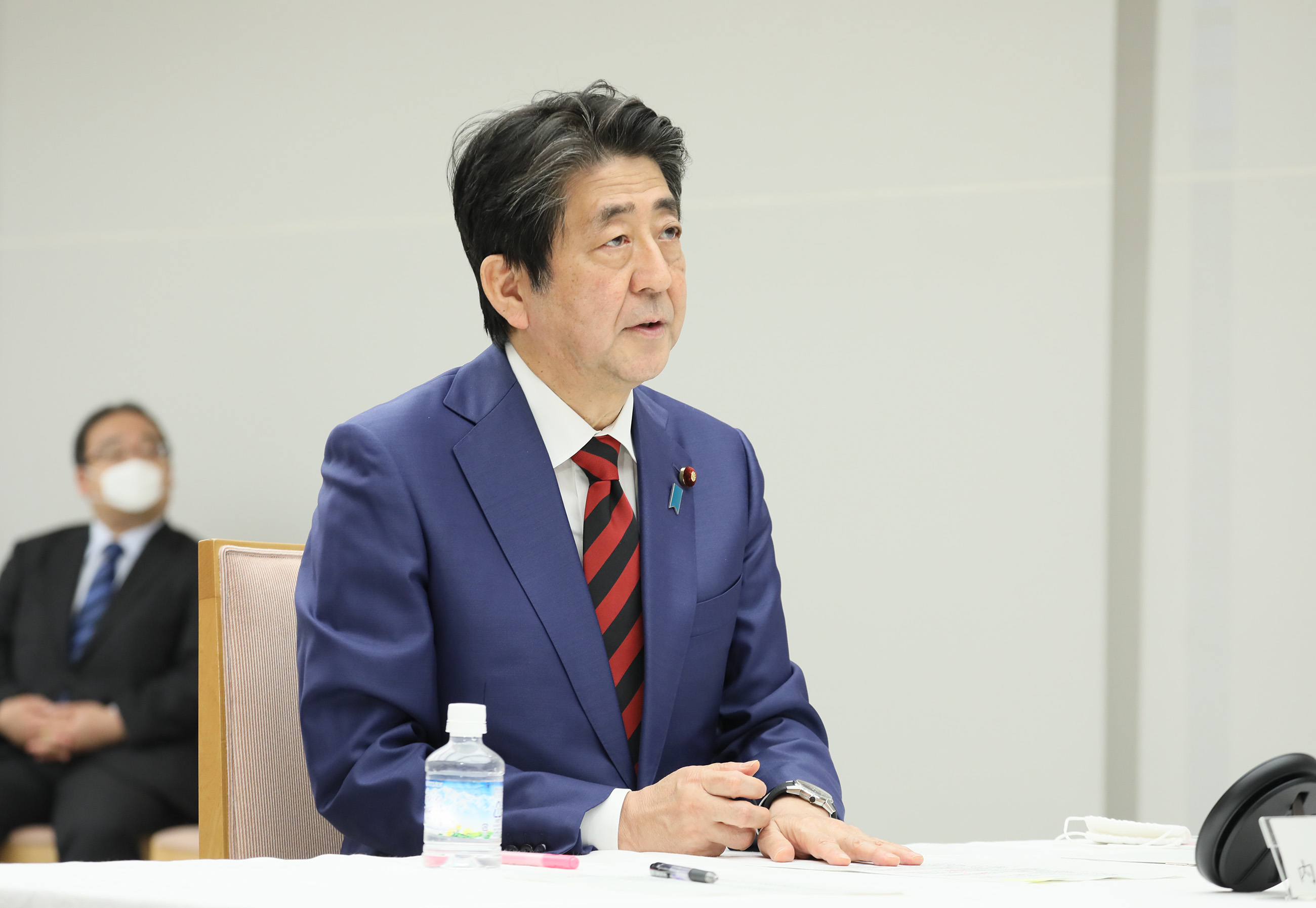 発言する安倍総理１