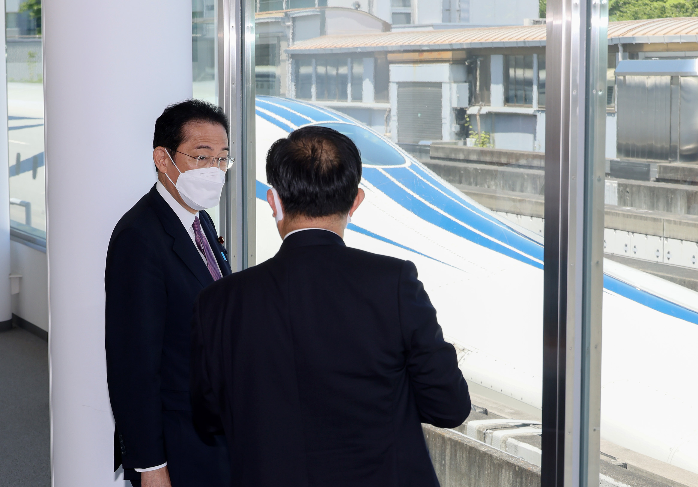 山梨リニア実験線を視察する岸田総理１