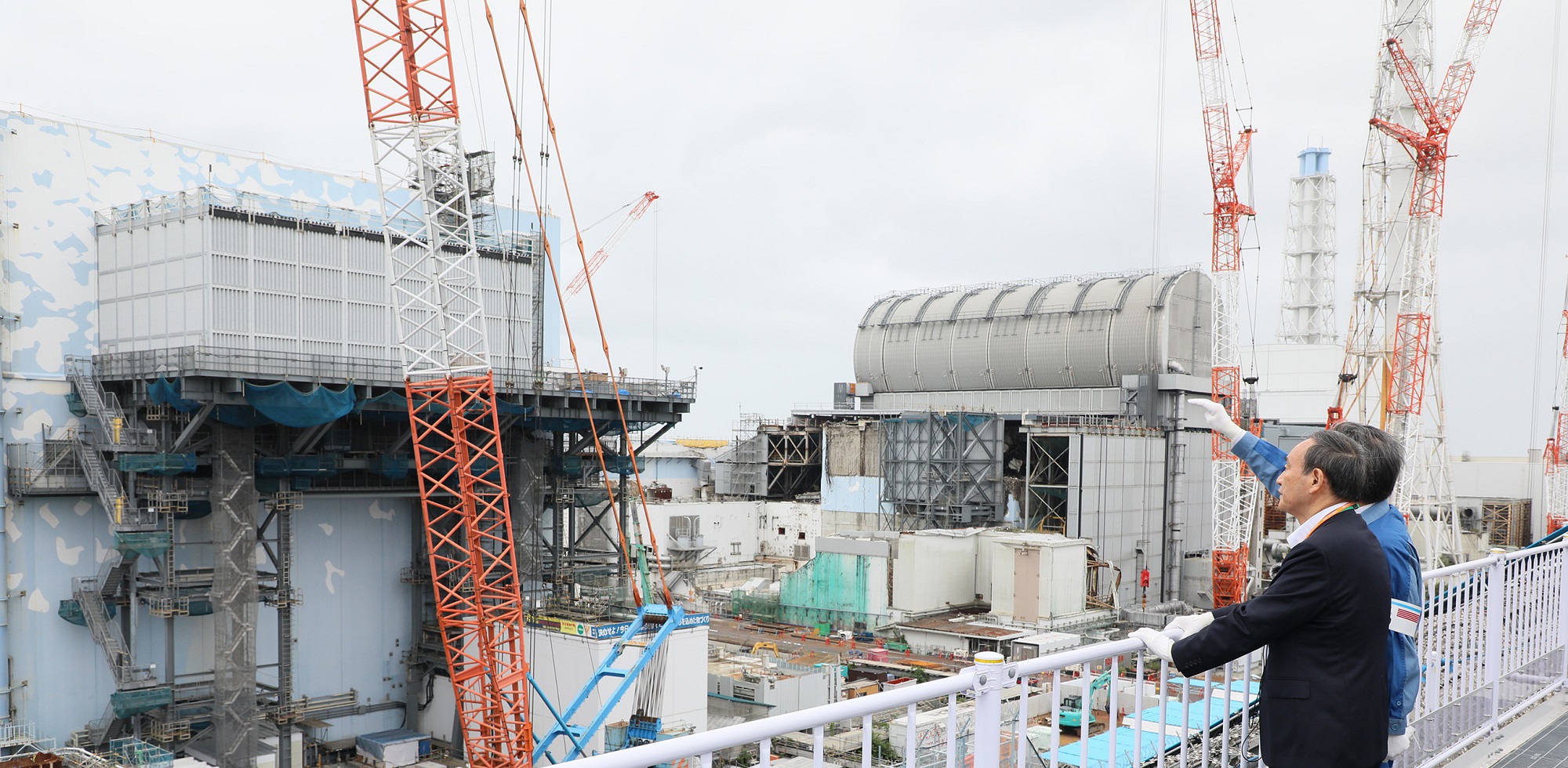 東京電力福島第一原子力発電所を視察する菅総理２