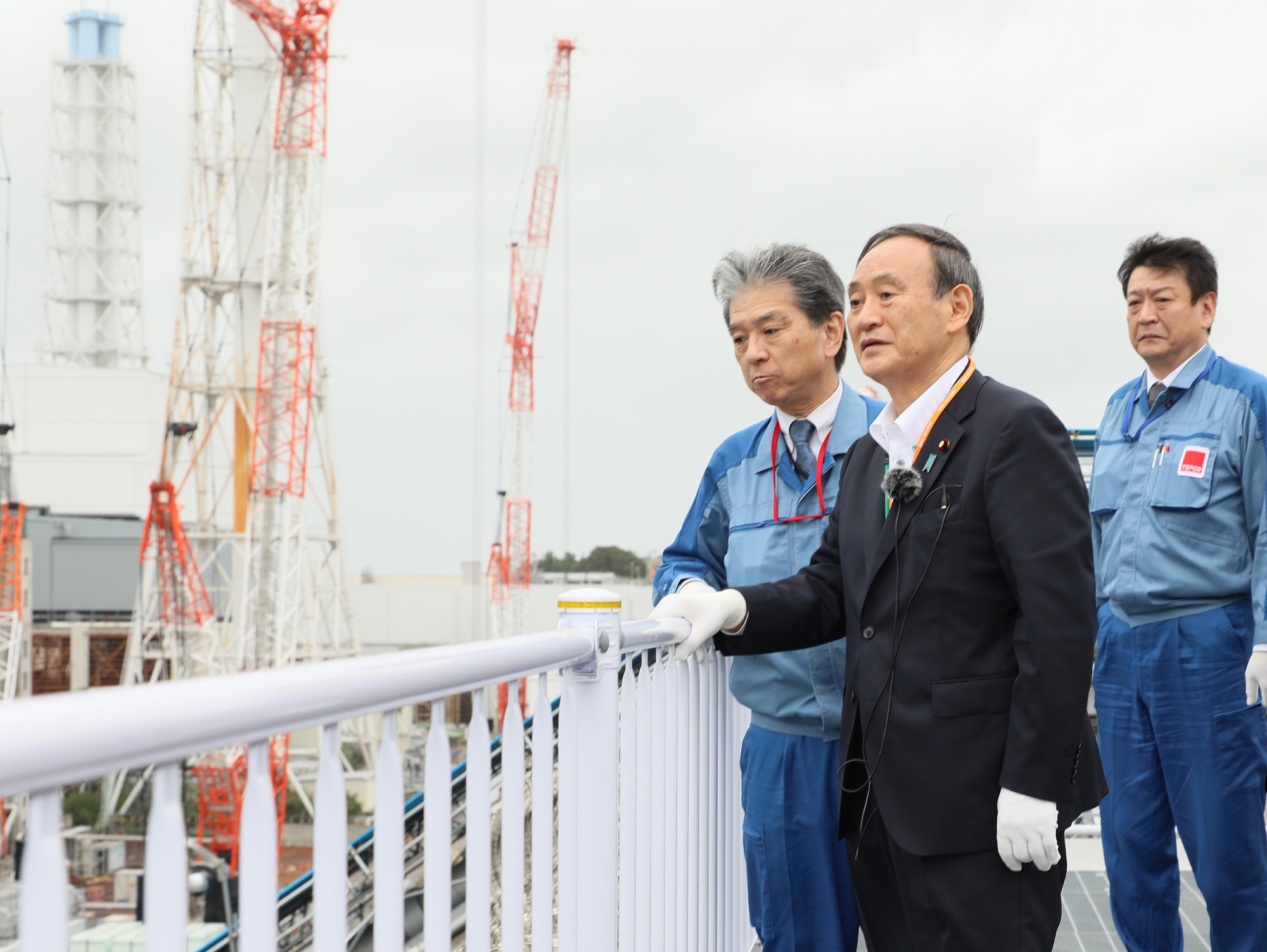 東京電力福島第一原子力発電所を視察する菅総理３