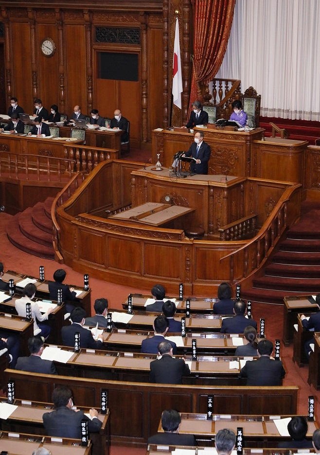 参議院本会議で施政方針演説を行う菅総理１０