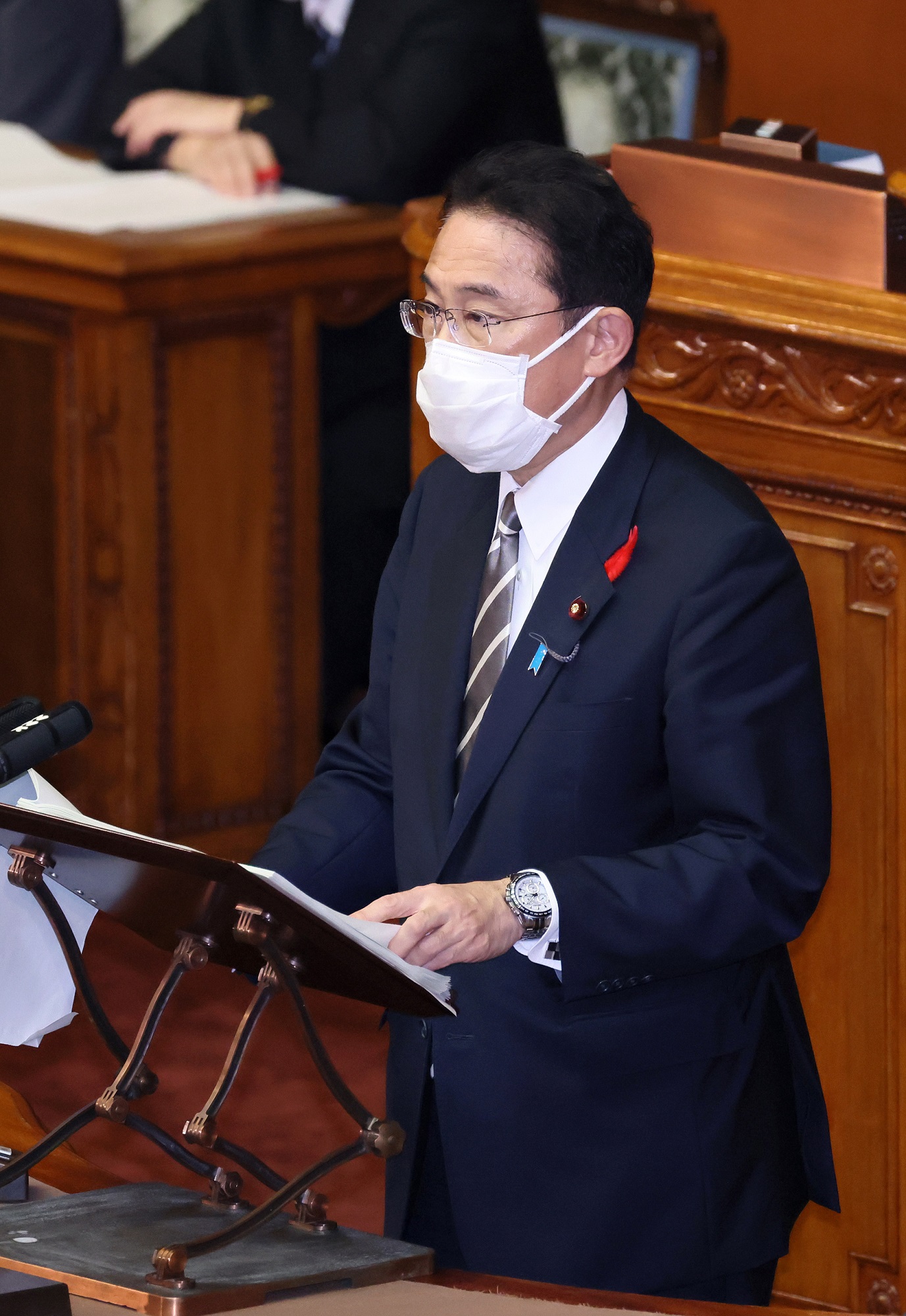 参議院本会議で所信表明演説を行う岸田総理１０