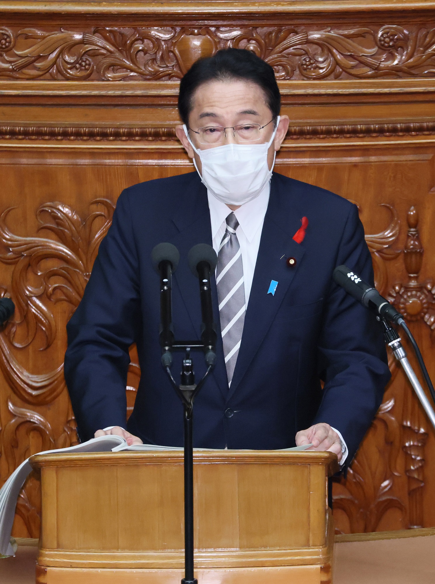 衆議院本会議で所信表明演説を行う岸田総理６