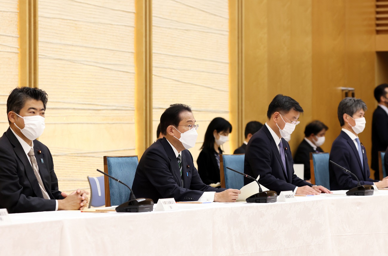 挨拶する岸田総理２