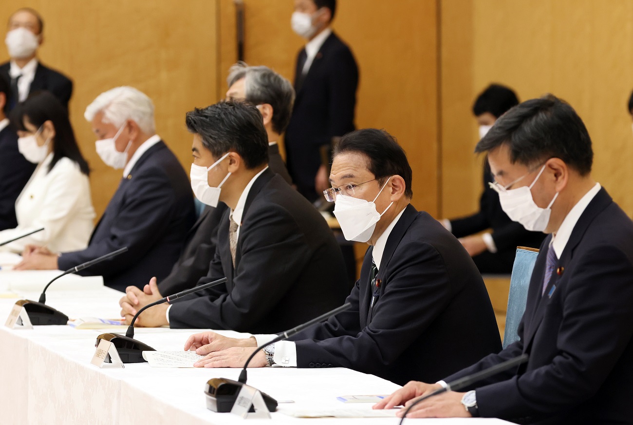 挨拶する岸田総理３