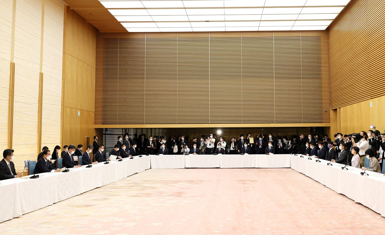 挨拶する岸田総理４