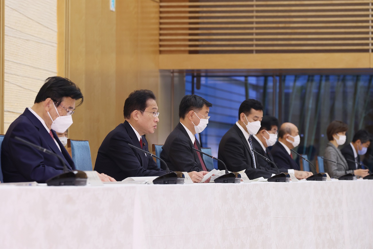 発言する岸田総理３