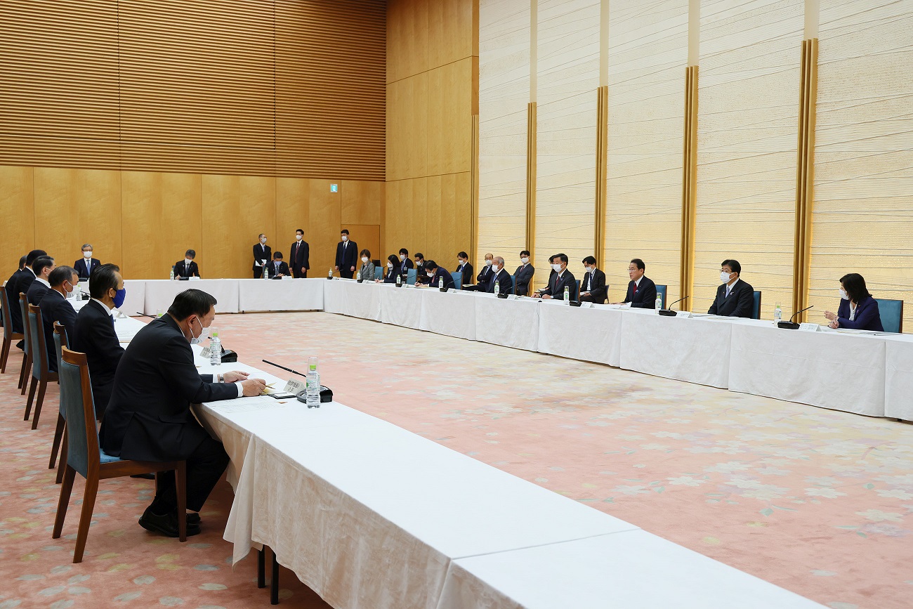 挨拶する岸田総理５