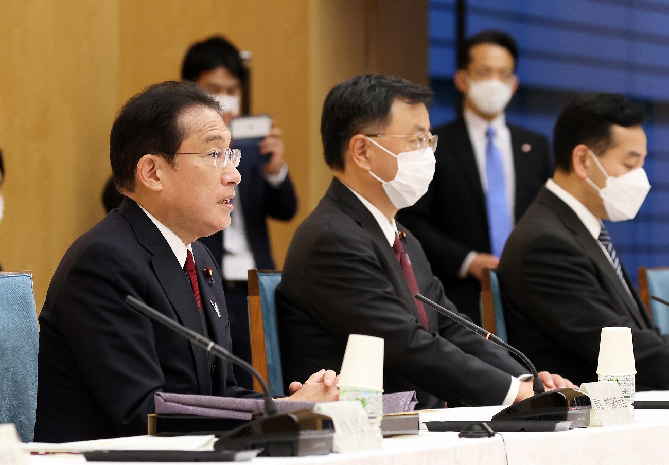 挨拶する岸田総理１