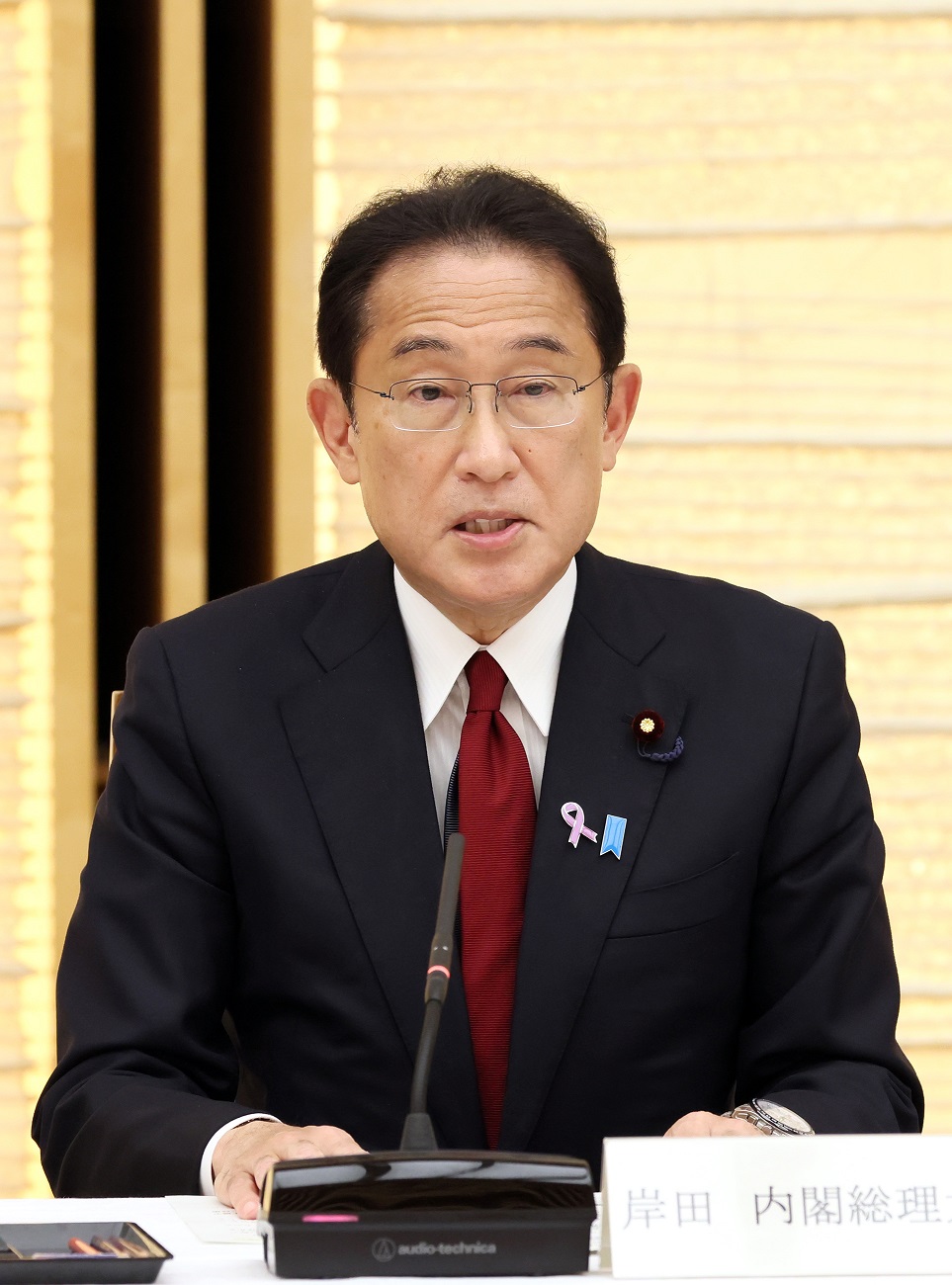 挨拶する岸田総理３