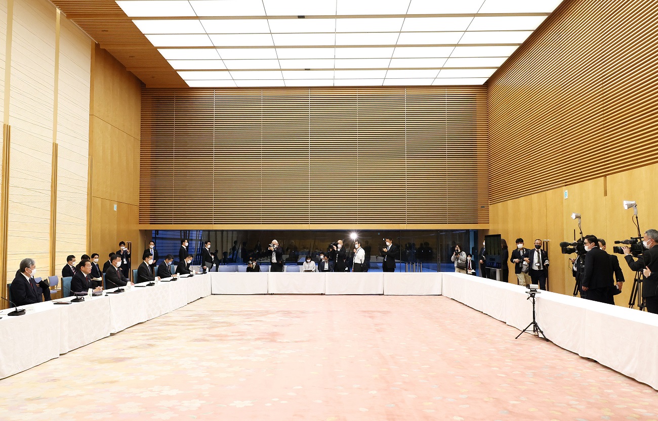 挨拶する岸田総理４