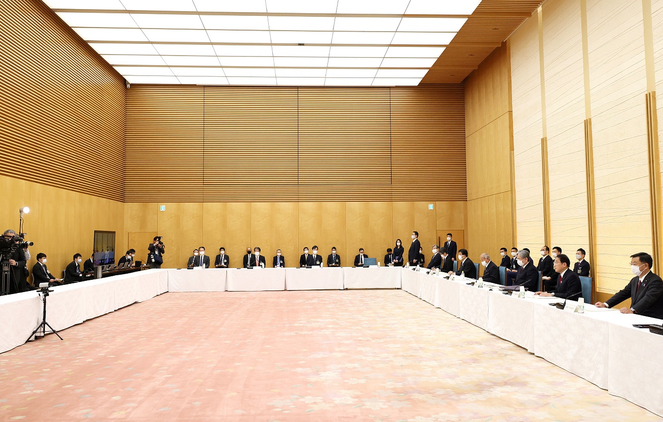 挨拶する岸田総理５