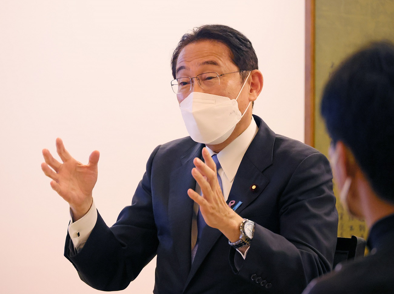 車座対話を行う岸田総理６