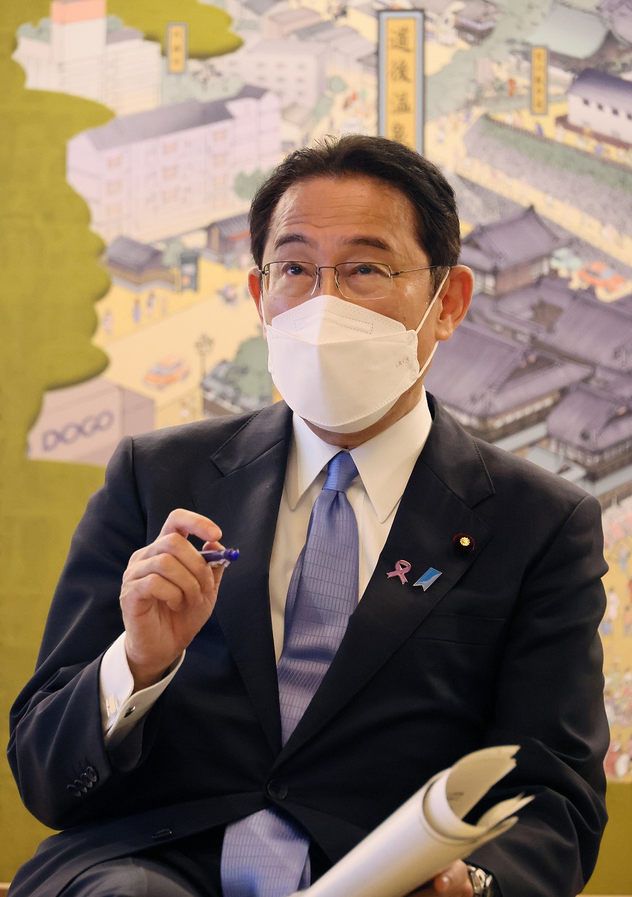 車座対話を行う岸田総理７