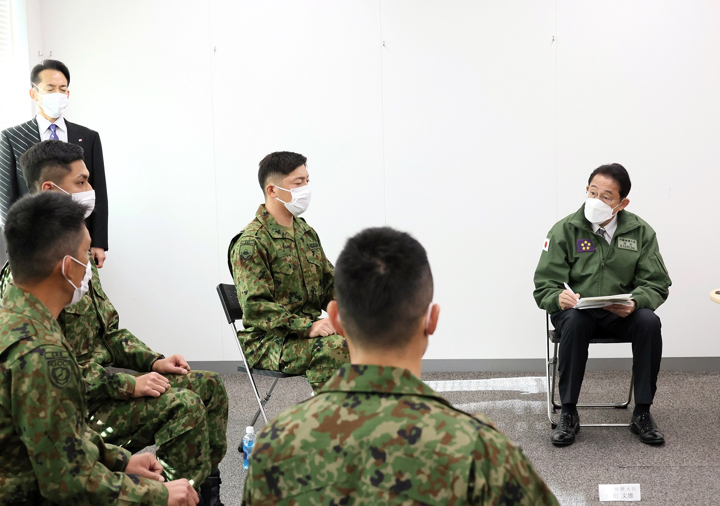 車座対話を行う岸田総理７