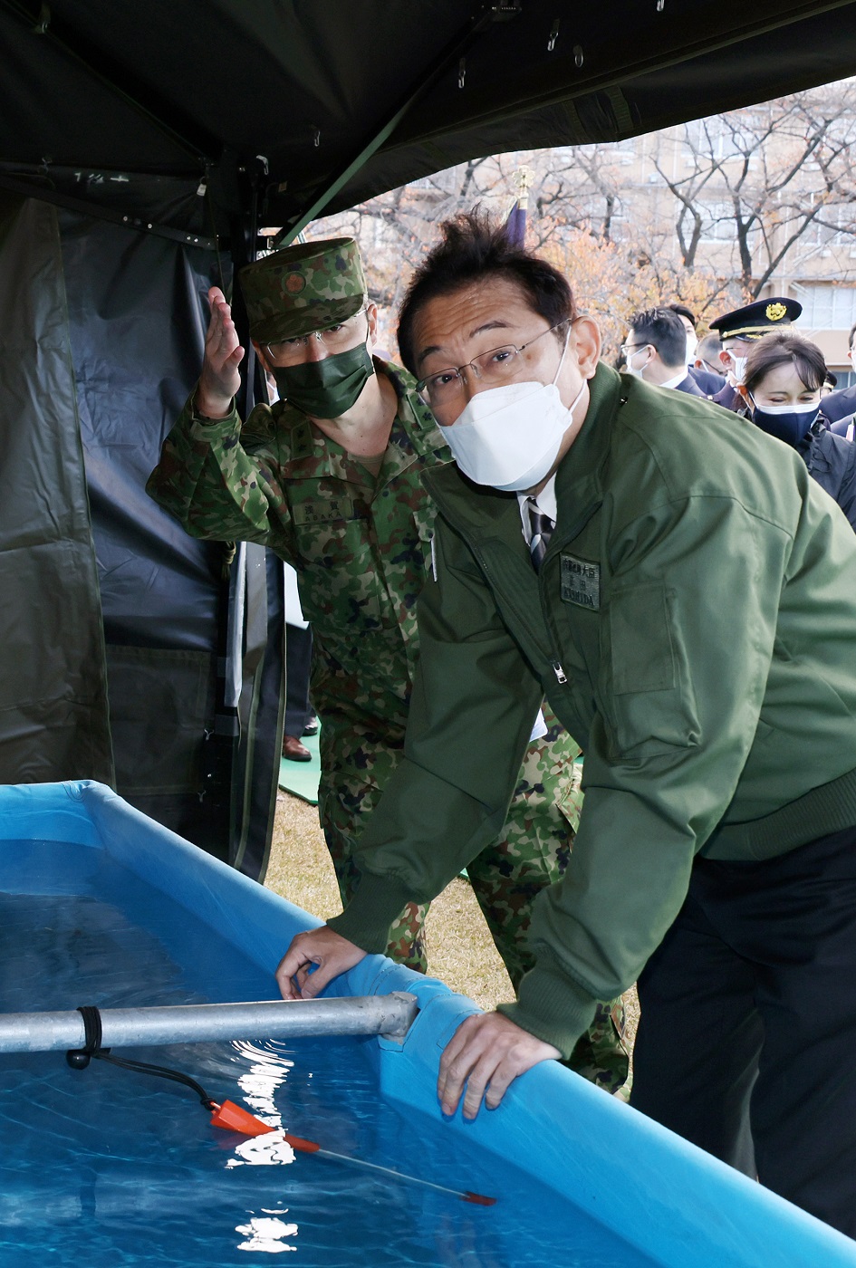 視察を行う岸田総理３