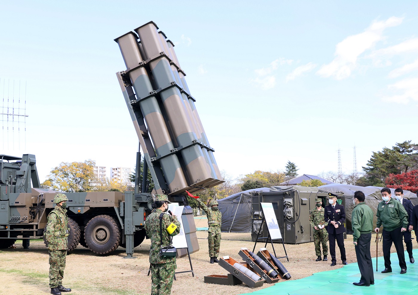 視察を行う岸田総理４