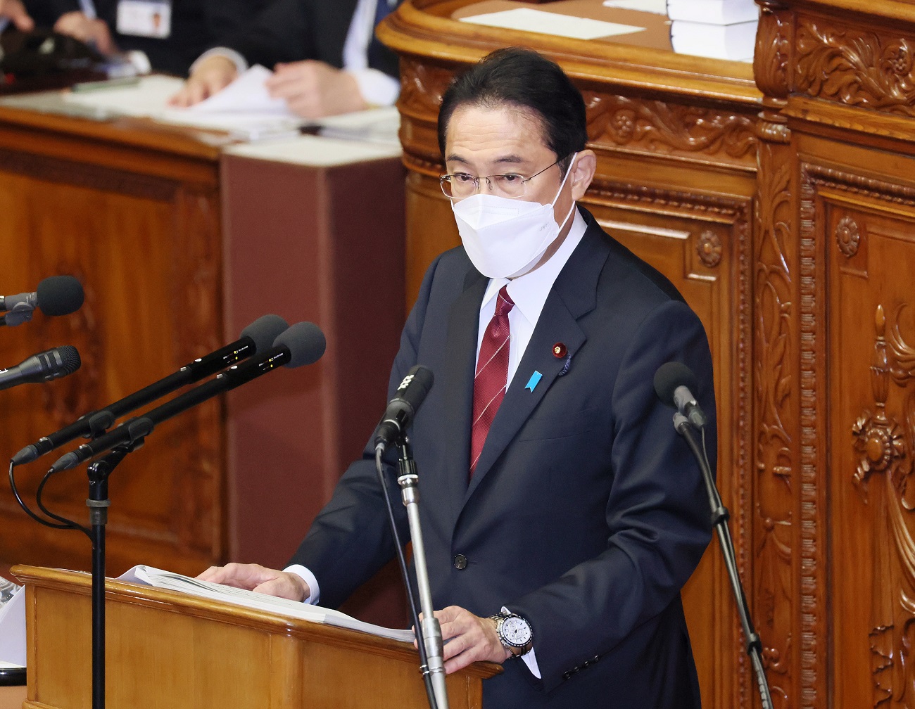 衆議院本会議で所信表明演説を行う岸田総理１