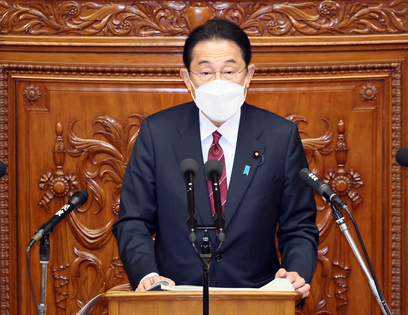 衆議院本会議で所信表明演説を行う岸田総理４