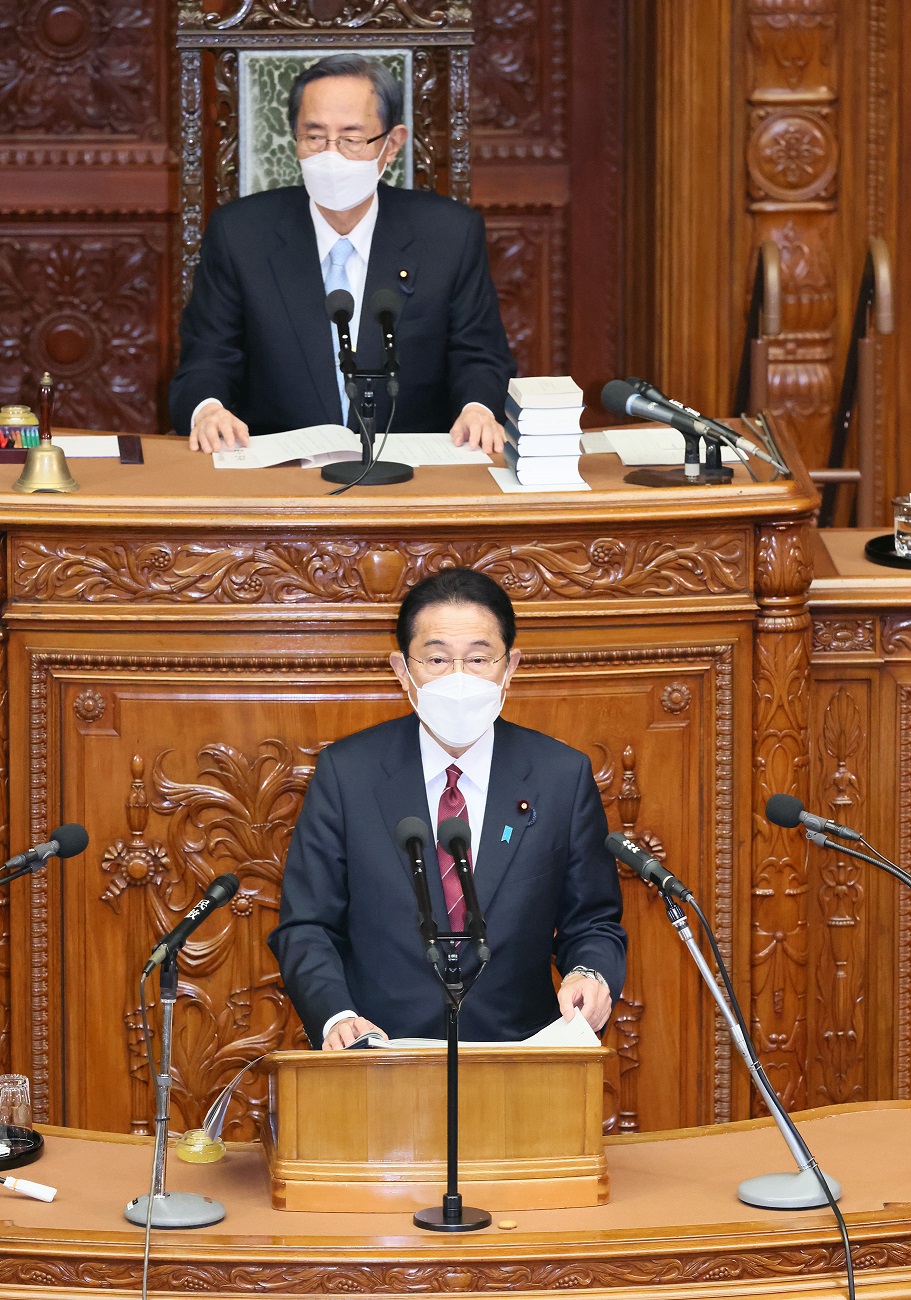 衆議院本会議で所信表明演説を行う岸田総理７