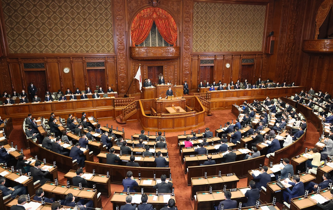 衆議院本会議で所信表明演説を行う岸田総理１０