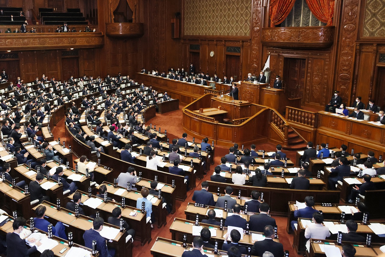 衆議院本会議で所信表明演説を行う岸田総理１１