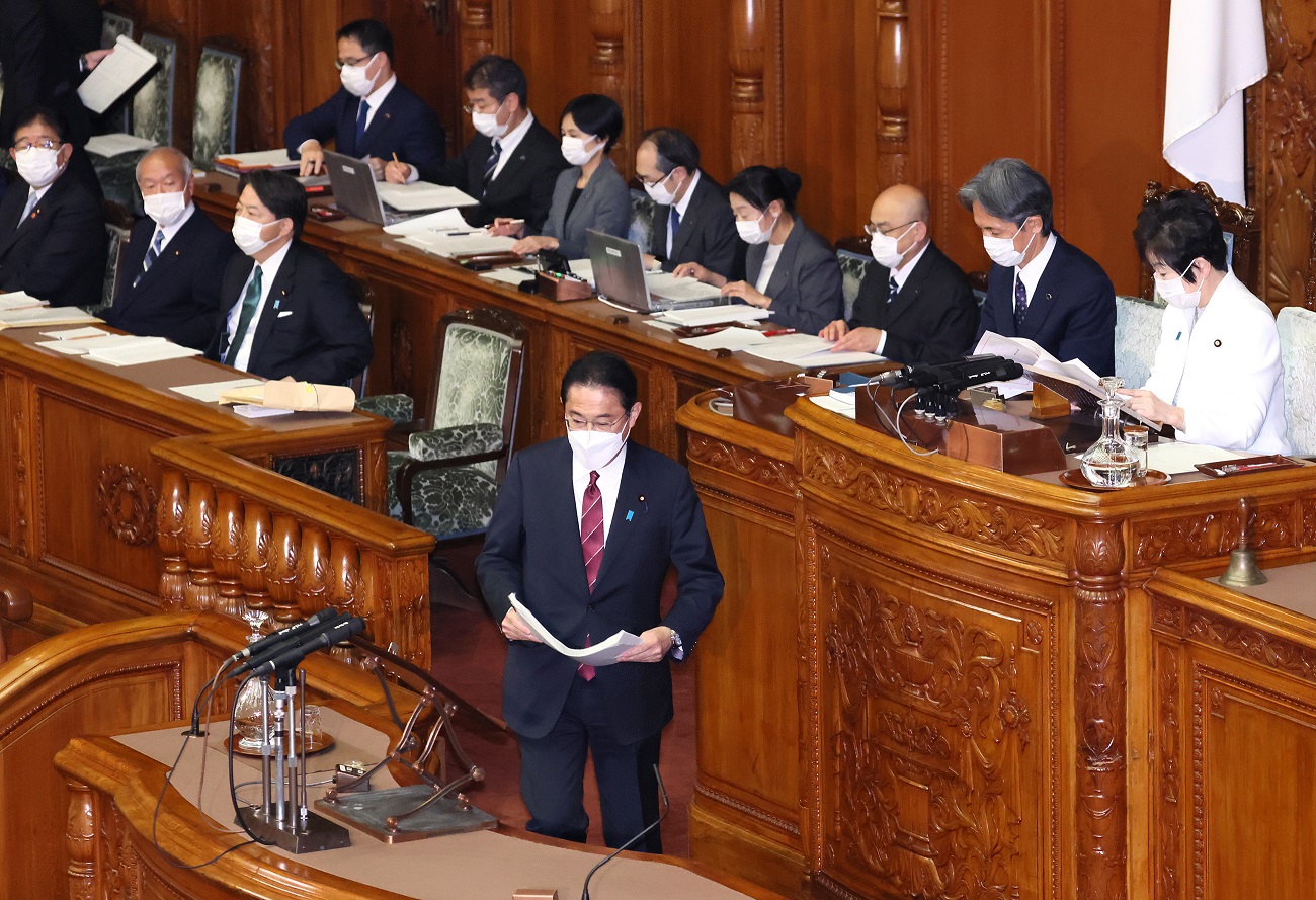 参議院本会議で所信表明演説に臨む岸田総理