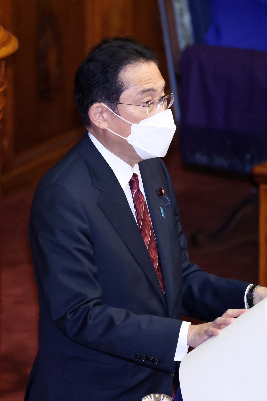 参議院本会議で所信表明演説を行う岸田総理２