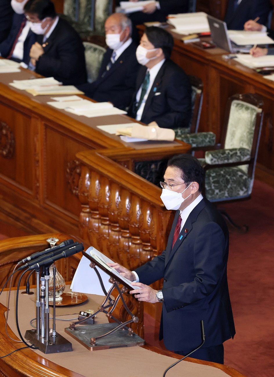 参議院本会議で所信表明演説を行う岸田総理６