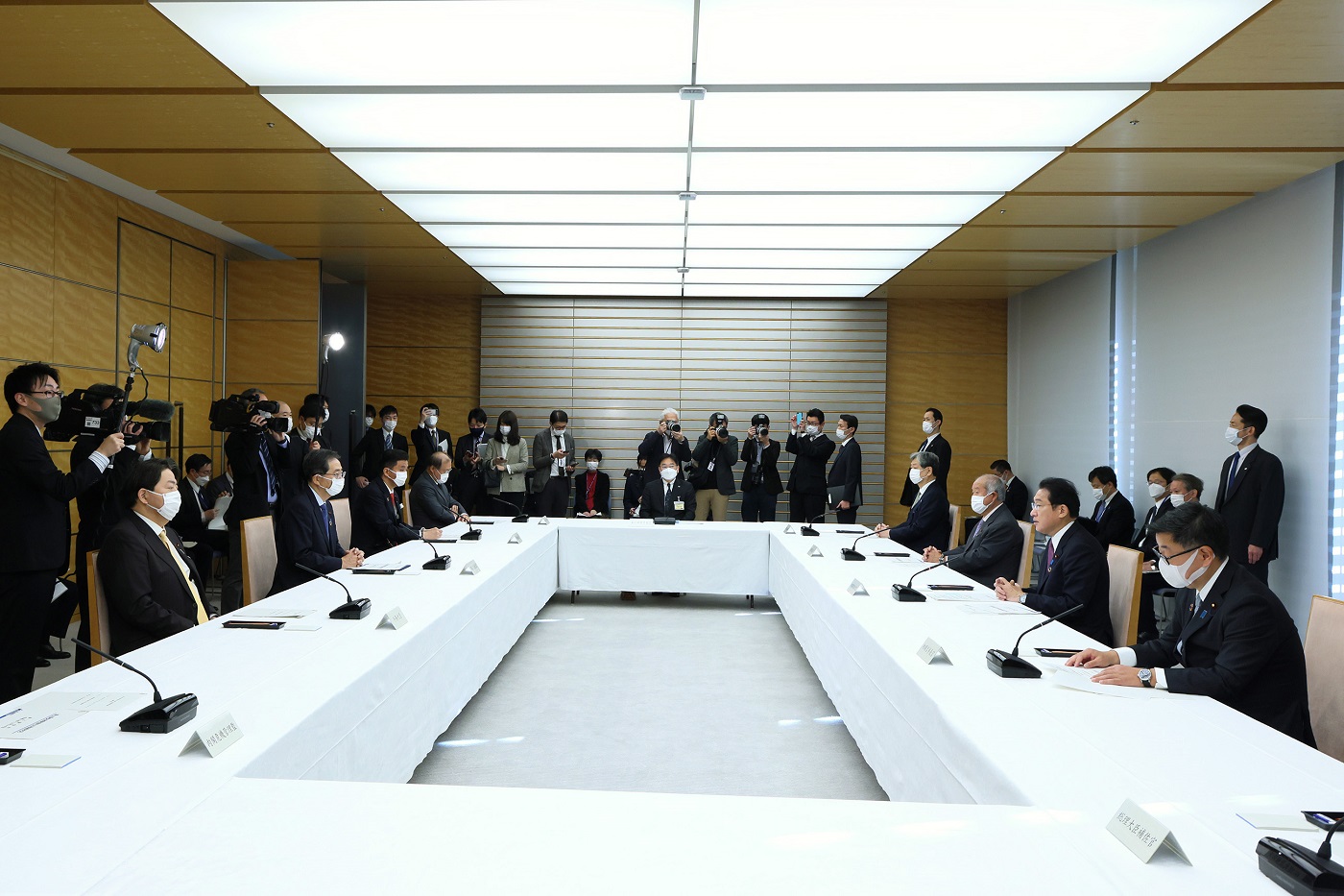 会議のまとめを行う岸田総理３