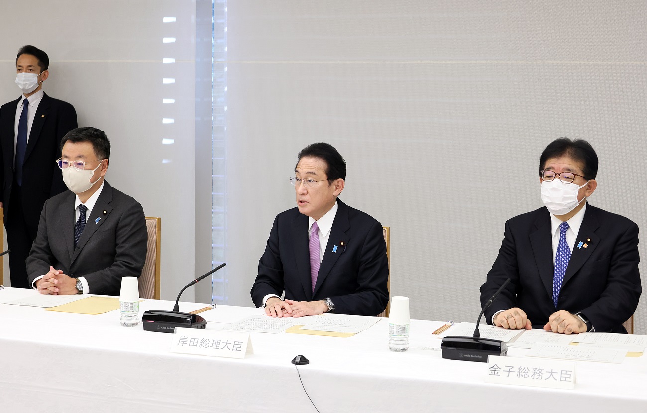 挨拶する岸田総理１