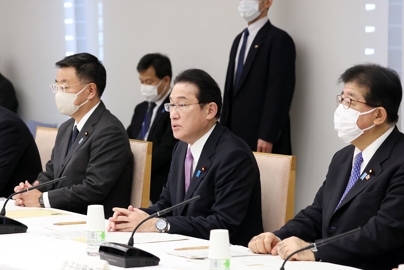 挨拶する岸田総理３