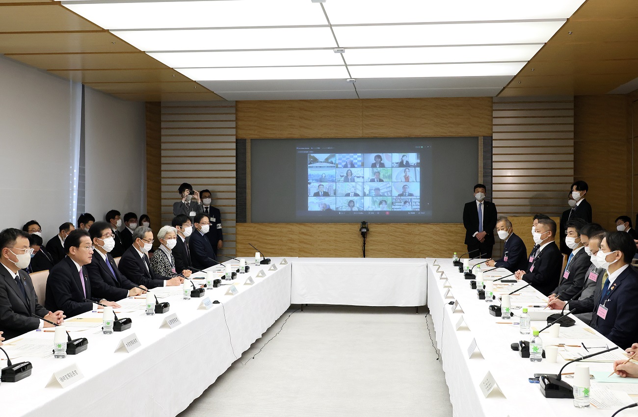 挨拶する岸田総理４