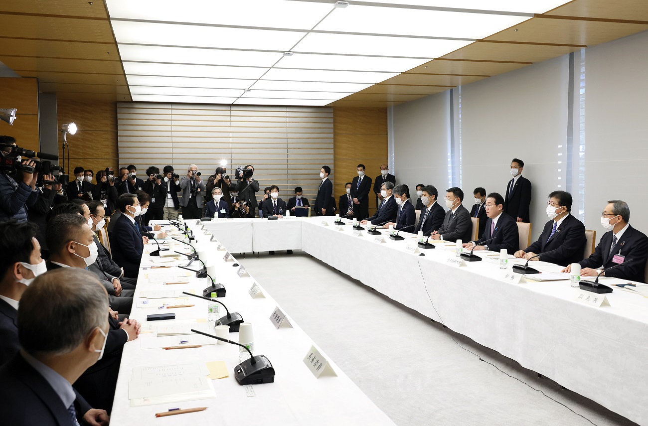 挨拶する岸田総理５