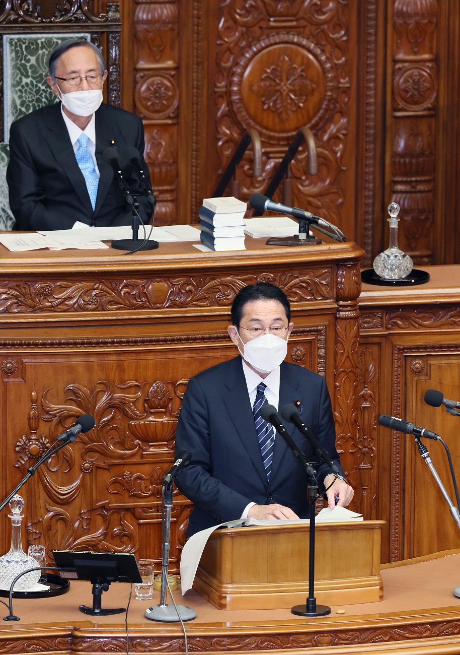 衆議院本会議で施政方針演説を行う岸田総理４