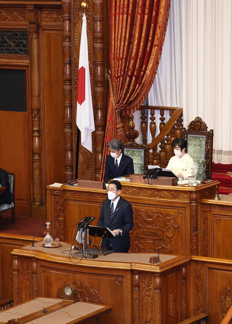 参議院本会議で施政方針演説を行う岸田総理４