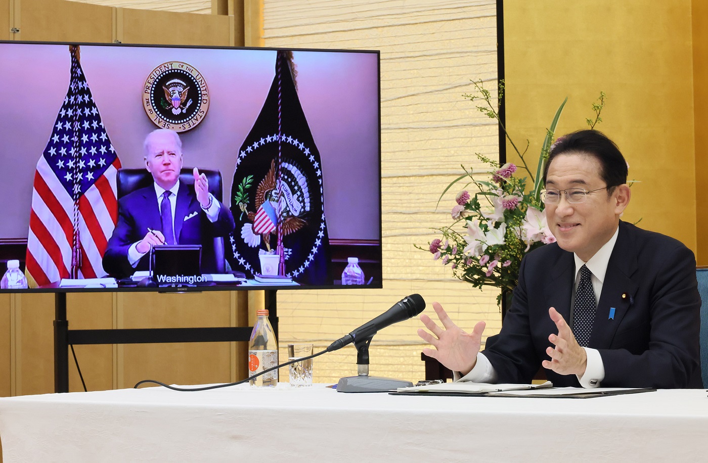 バイデン米大統領とテレビ会談を行う岸田総理１