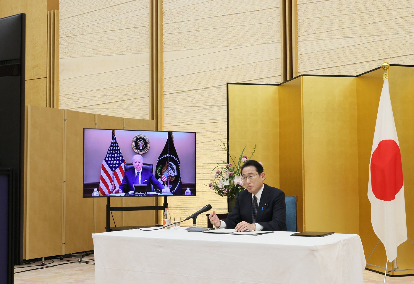 バイデン米大統領とテレビ会談を行う岸田総理４