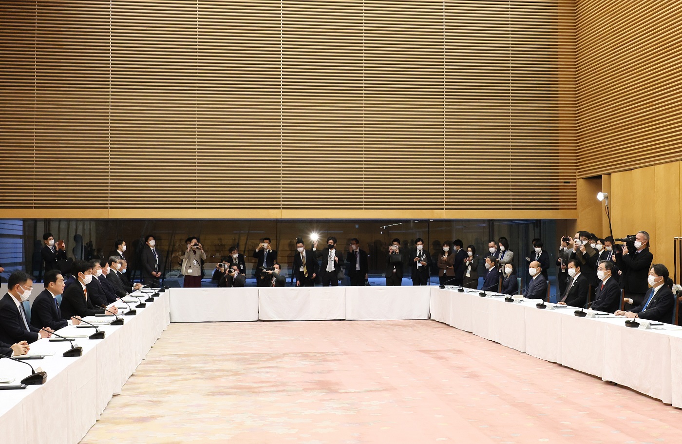 会議のまとめを行う岸田総理６