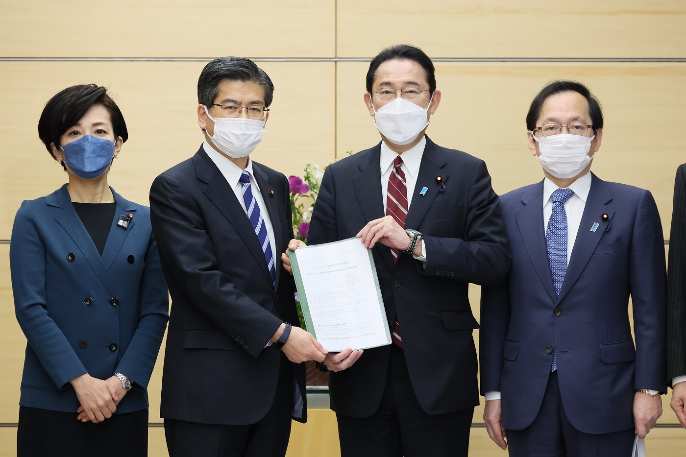 提言申入れを受ける岸田総理２