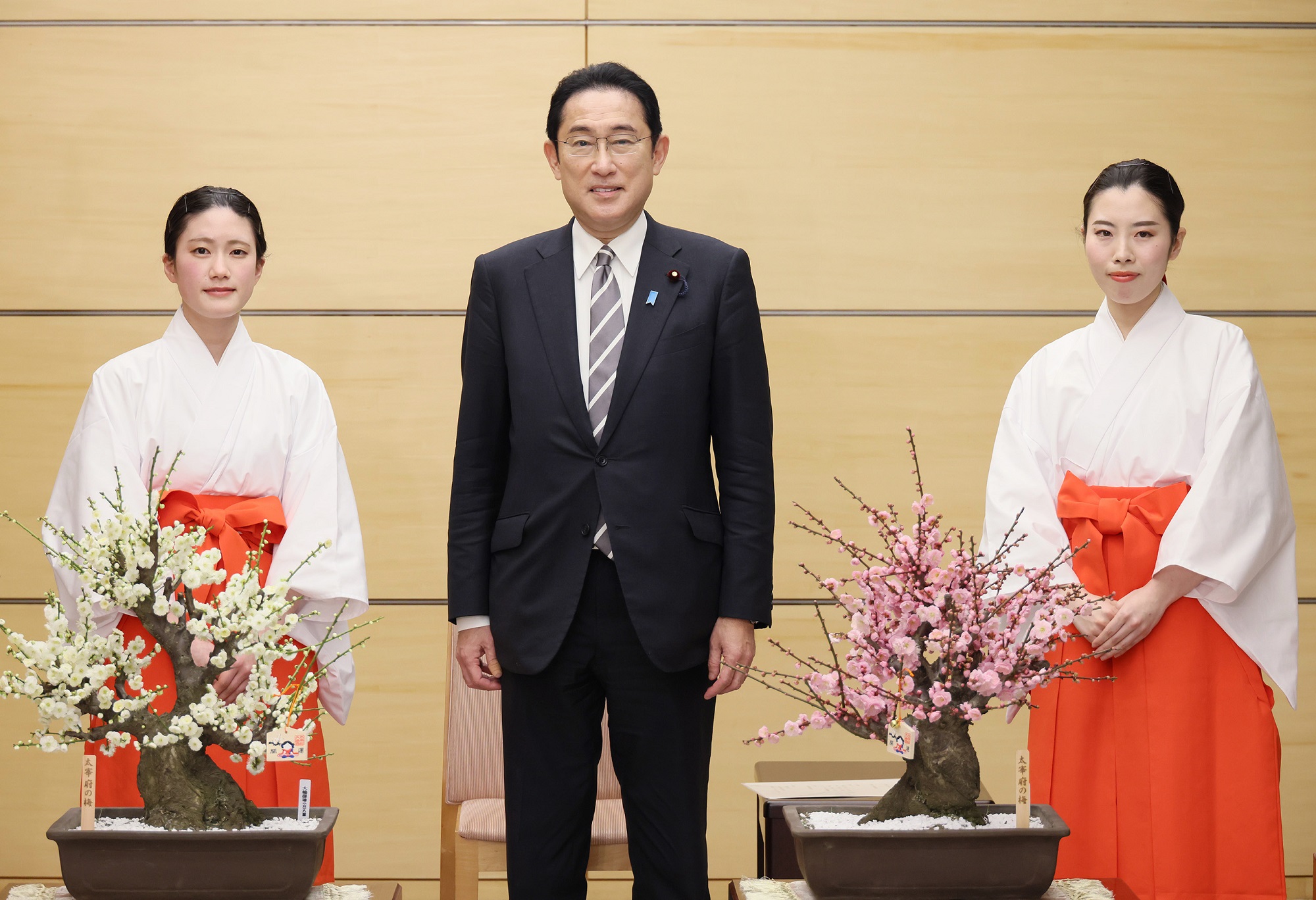 表敬を受ける岸田総理１