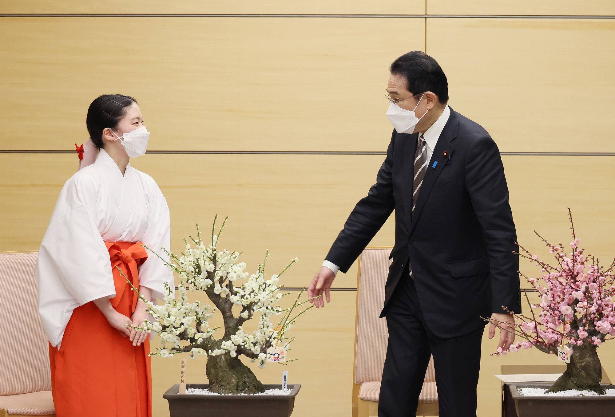 表敬を受ける岸田総理３